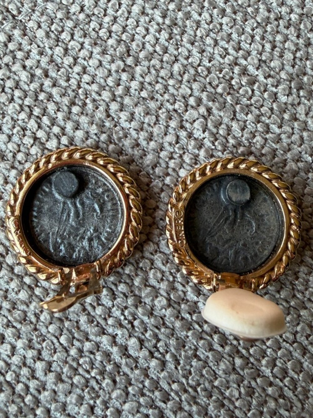 Kenneth Jay Lane Costume Jewelry- Neckace and Matching Earrings - Picture 13 of 13